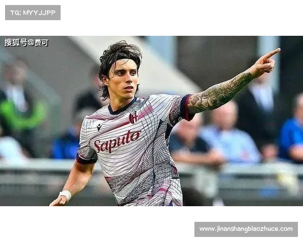 红魔复刻 90 年代黑金传奇！曼联新赛季第二客场球衣荣耀登场